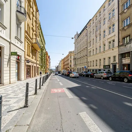 Blueground Holesovice Balcony Nr Vltava Prg-48 Praga