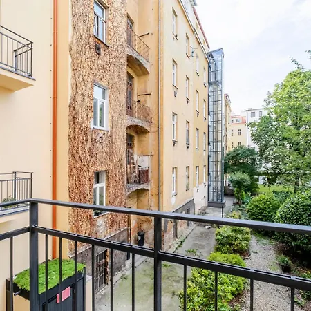 Blueground Holesovice Balcony Nr Vltava Prg-48 公寓 布拉格